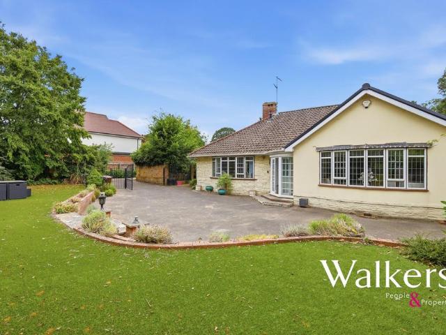 3 bedroom detached bungalow for sale