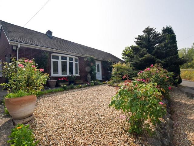 3 bedroom detached bungalow for sale