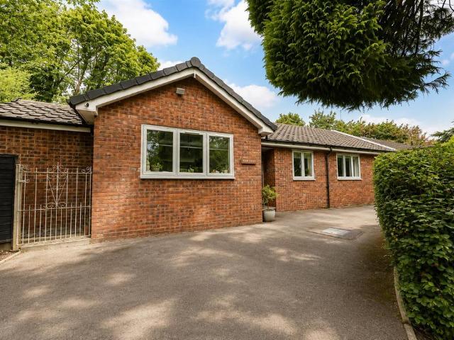 3 bedroom detached bungalow for sale