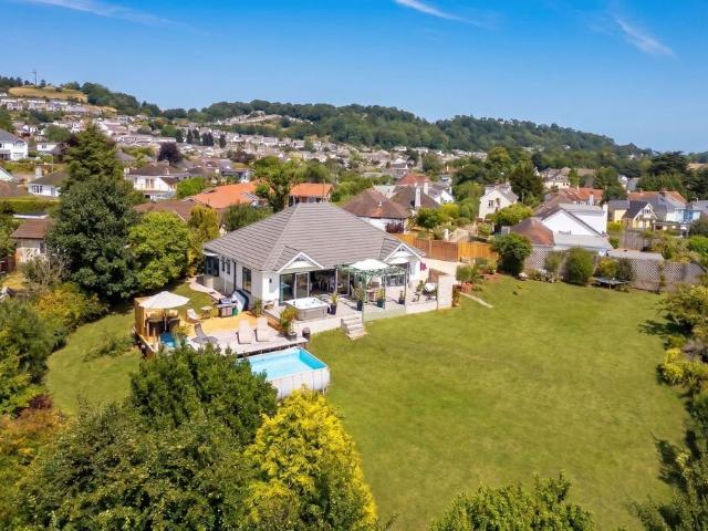 3 bedroom detached bungalow for sale