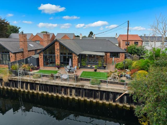 3 bedroom detached bungalow for sale