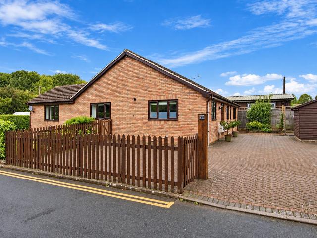 3 bedroom detached bungalow for sale