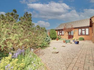 Fenland, East of England - Garden, Parking