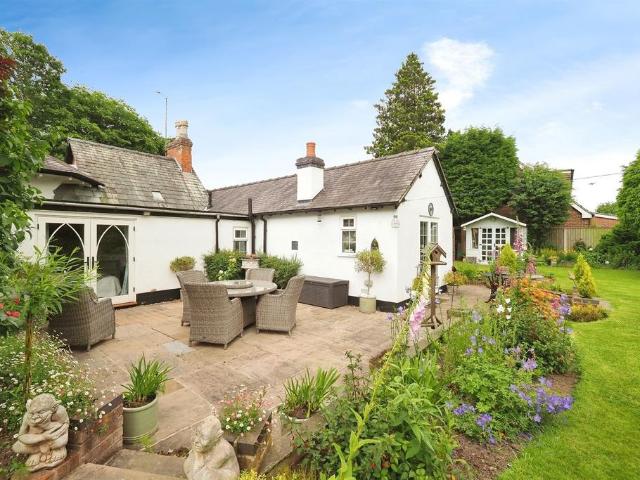 3 bedroom detached bungalow for sale