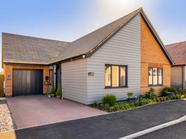 3 bedroom detached bungalow for sale