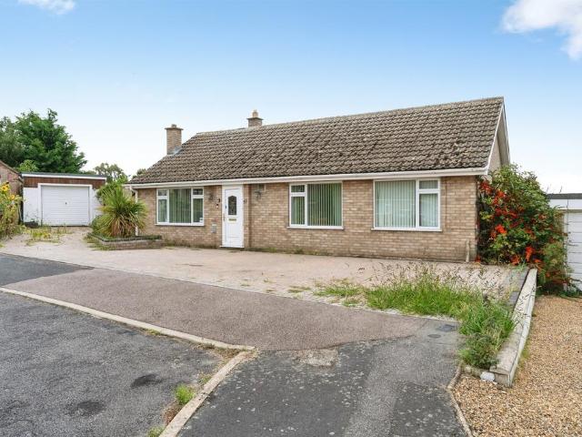 3 bedroom detached bungalow for sale