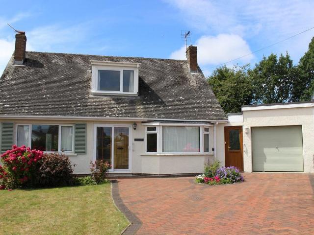 3 bedroom detached bungalow for sale