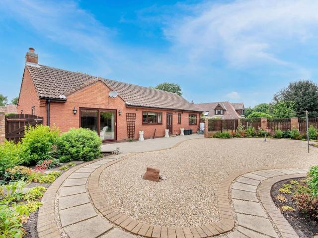 3 bedroom detached bungalow for sale