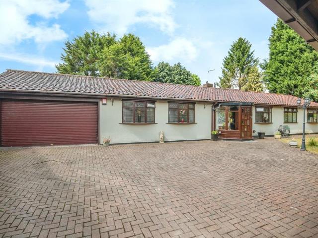 3 bedroom detached bungalow for sale