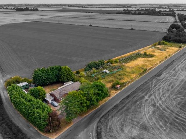 3 bedroom detached bungalow for sale