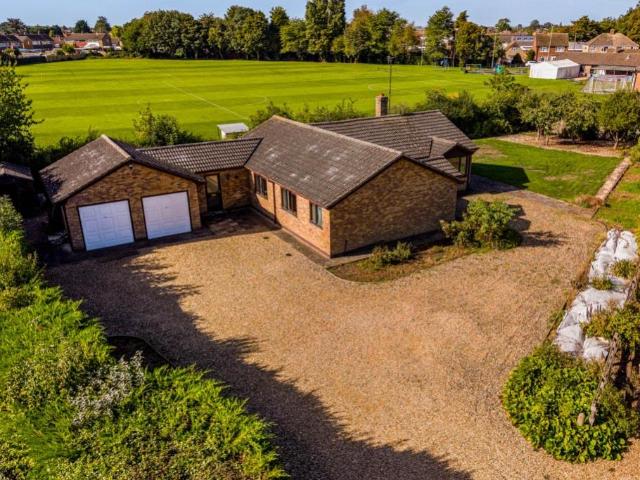 3 bedroom detached bungalow for sale