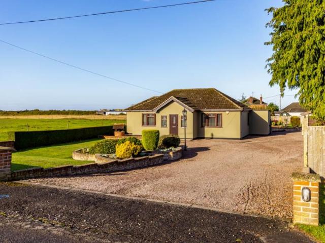 3 bedroom detached bungalow for sale