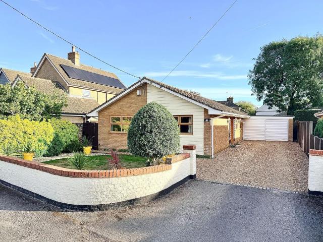 3 bedroom detached bungalow for sale