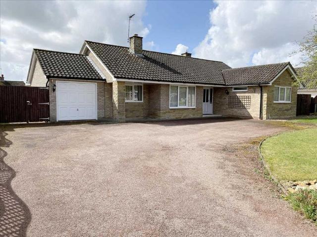 3 bedroom detached bungalow for sale
