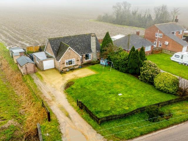 3 bedroom detached bungalow for sale