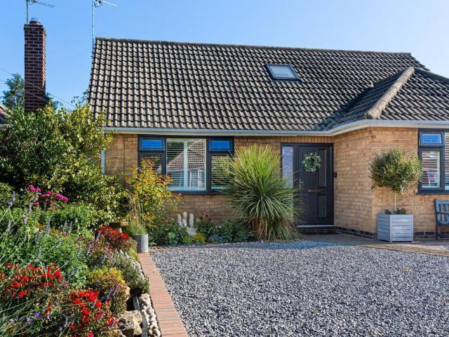 3 bedroom detached bungalow for sale