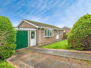 2 bedroom detached bungalow for sale