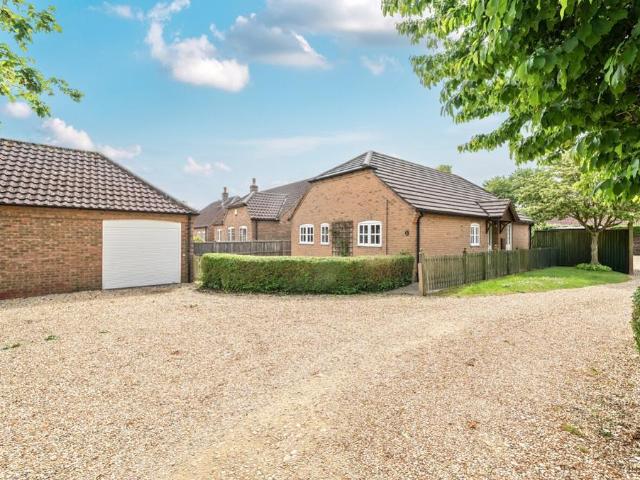 3 bedroom detached bungalow for sale