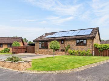 3 bedroom detached bungalow for sale