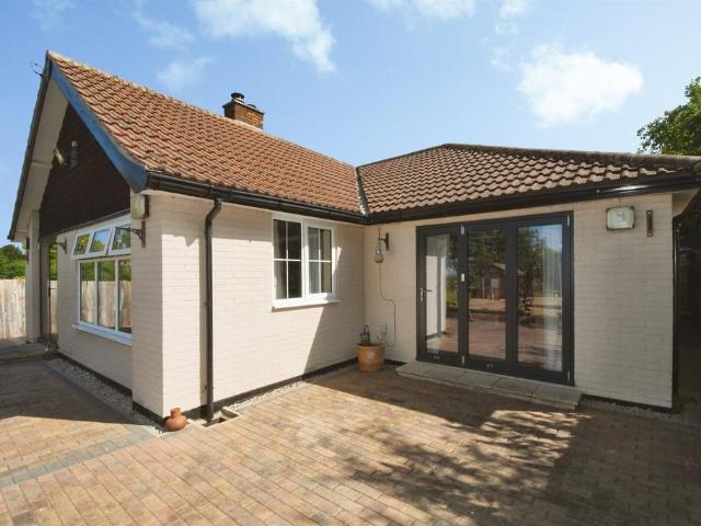 3 bedroom detached bungalow for sale
