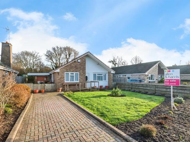 3 bedroom detached bungalow for sale