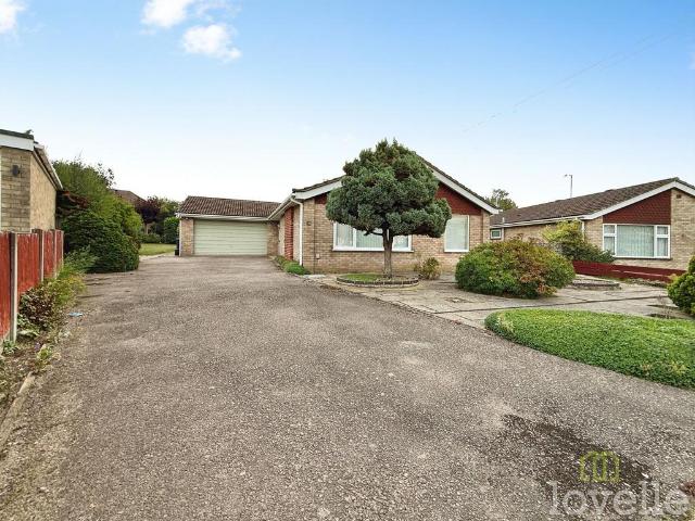3 bedroom detached bungalow for sale