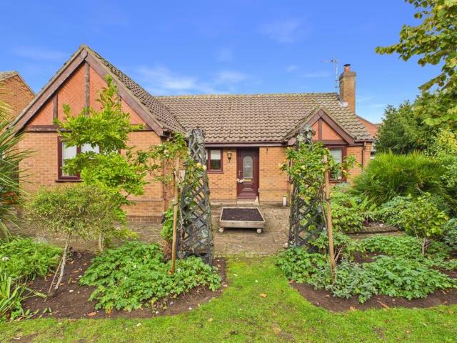3 bedroom detached bungalow for sale