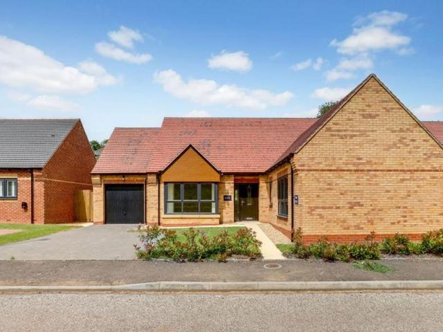 3 bedroom detached bungalow for sale