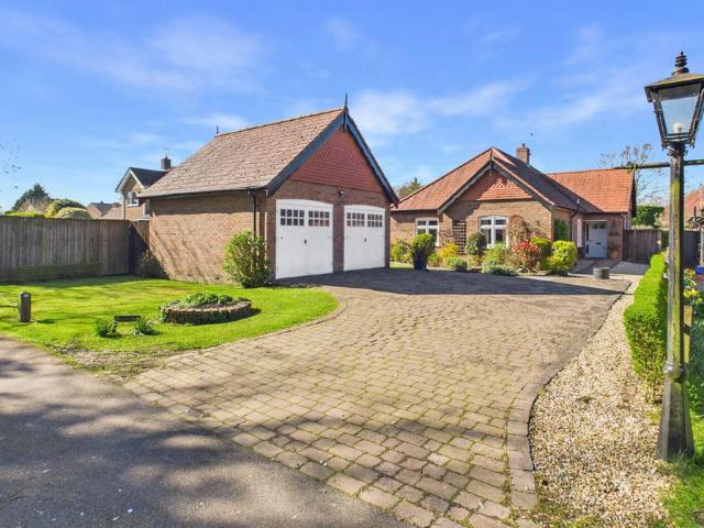 3 bedroom detached bungalow for sale
