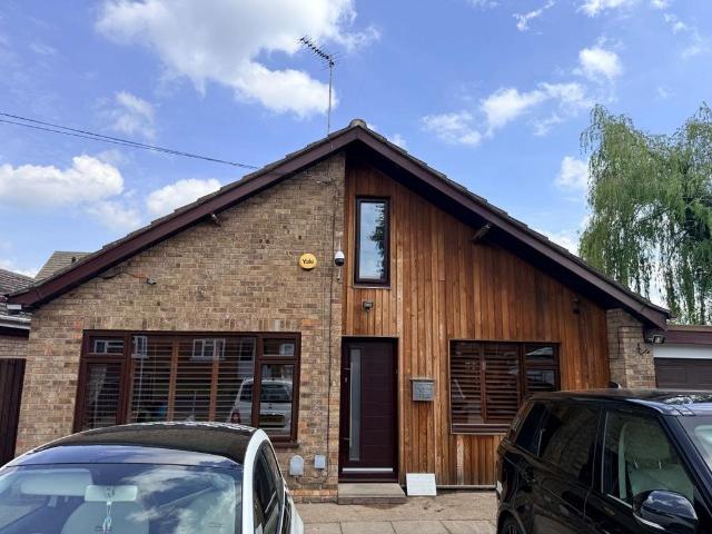 3 bedroom detached bungalow for sale