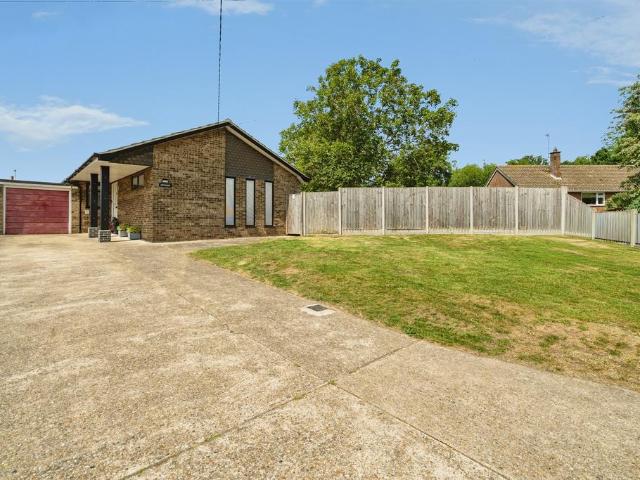 3 bedroom detached bungalow for sale