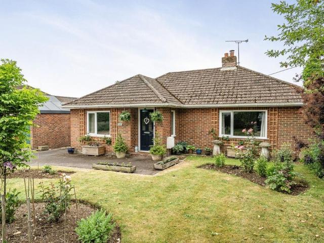 3 bedroom detached bungalow for sale