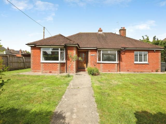 4 bedroom detached bungalow for sale