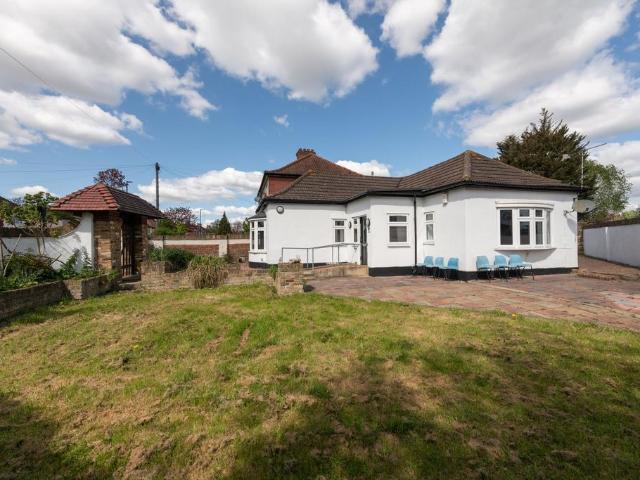 3 bedroom detached bungalow for sale