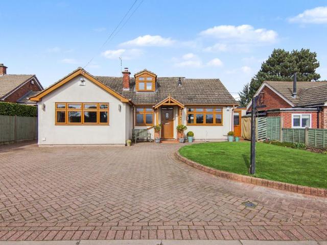 3 bedroom detached bungalow for sale