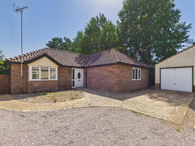 3 bedroom detached bungalow for sale