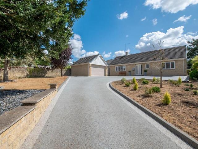 3 bedroom detached bungalow for sale
