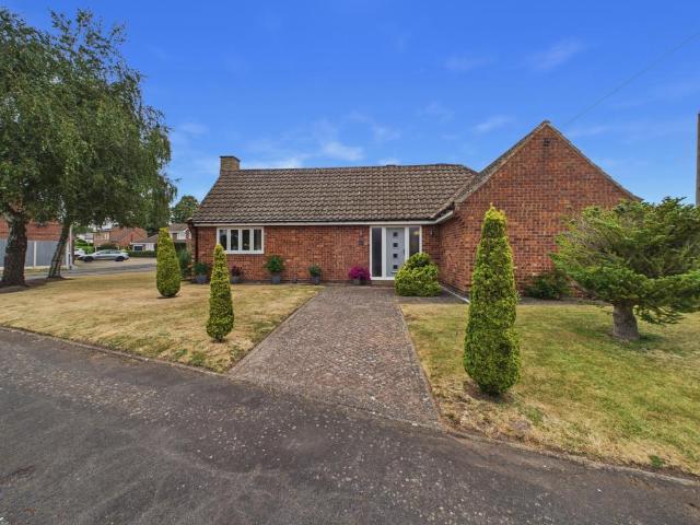 3 bedroom detached bungalow for sale