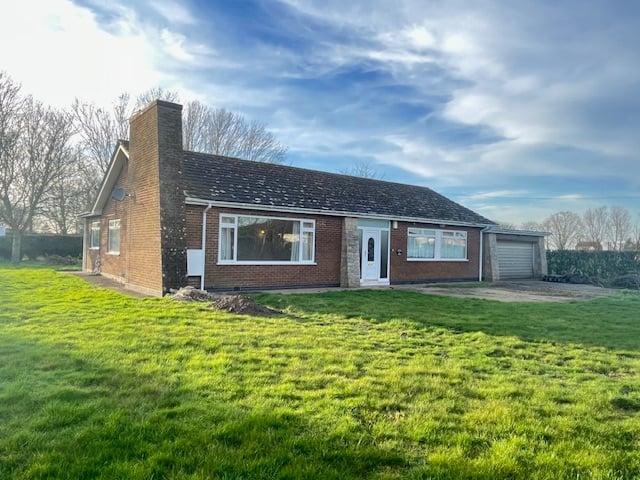 3 bedroom detached bungalow for sale