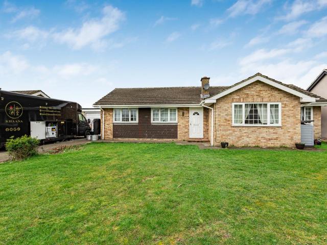 3 bedroom detached bungalow for sale