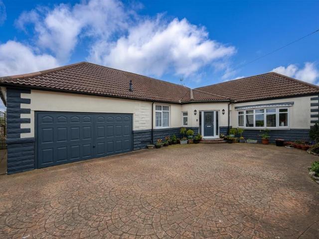 3 bedroom detached bungalow for sale