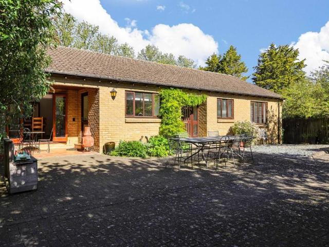 3 bedroom detached bungalow for sale