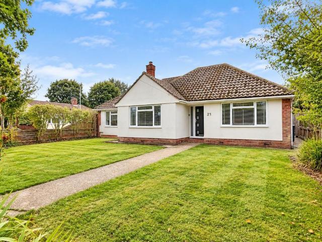3 bedroom detached bungalow for sale