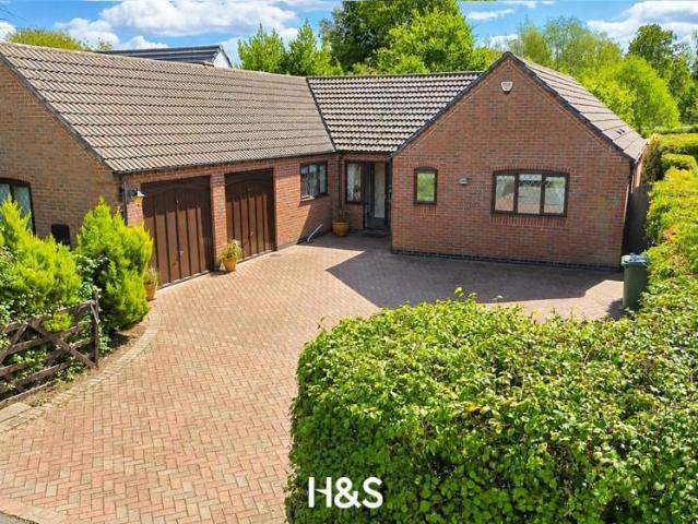 3 bedroom detached bungalow for sale