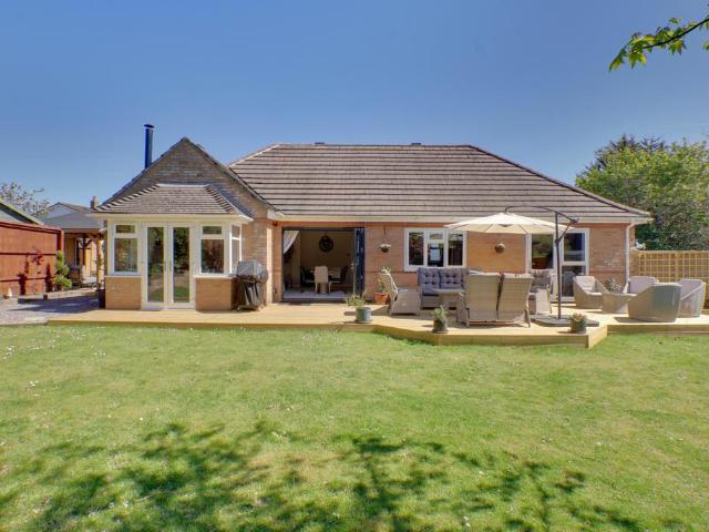 3 bedroom detached bungalow for sale