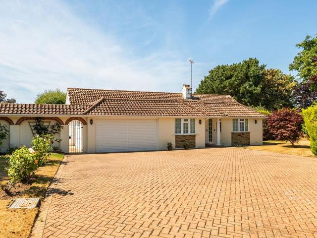 3 bedroom detached bungalow for sale