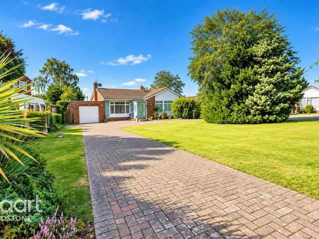 3 bedroom detached bungalow for sale
