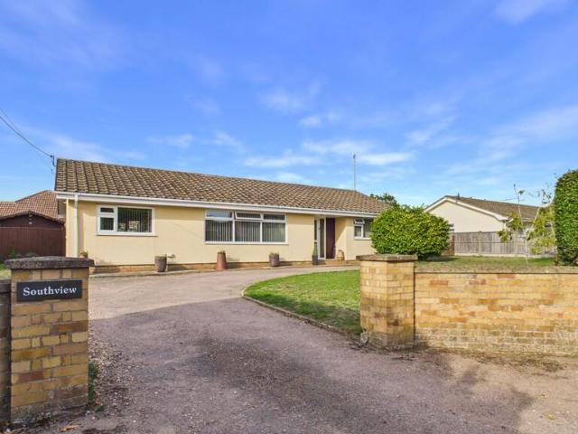 3 bedroom detached bungalow for sale