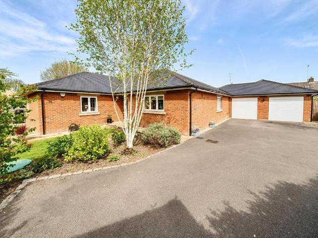 3 bedroom detached bungalow for sale
