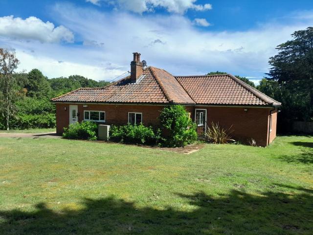 3 bedroom detached bungalow for sale